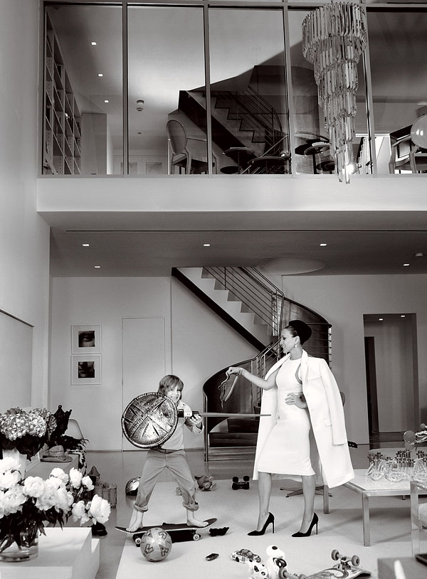 SJP at home in a Michael Kors coat & dress, Vogue